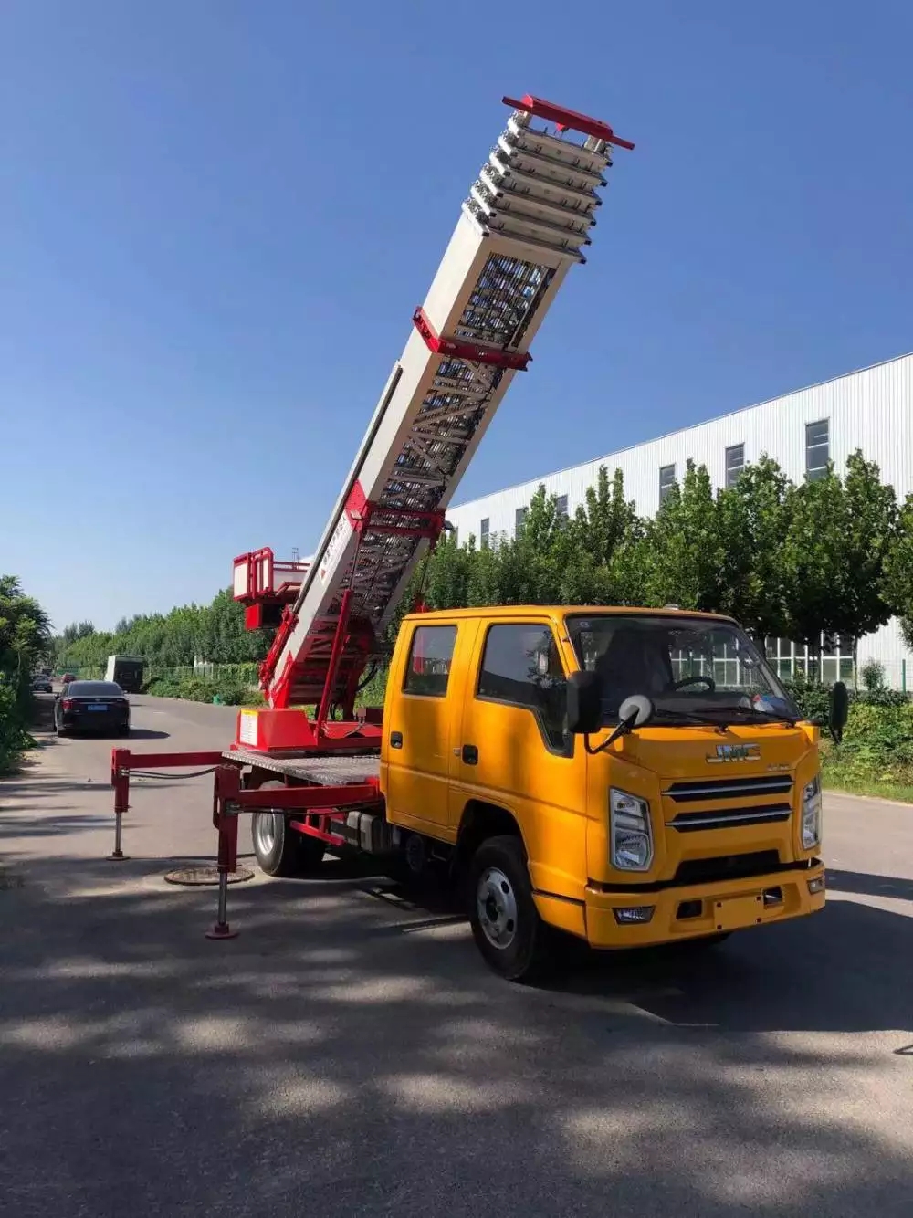 什玲镇附近的云梯车出租服务：轻松解决高空作业需求