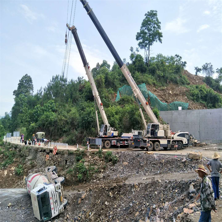 什玲镇汽车掉沟里叫吊车救援要多少钱